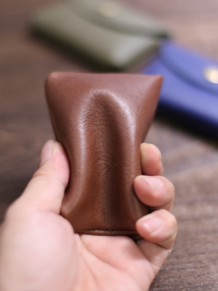 本革フラップ名刺入れ